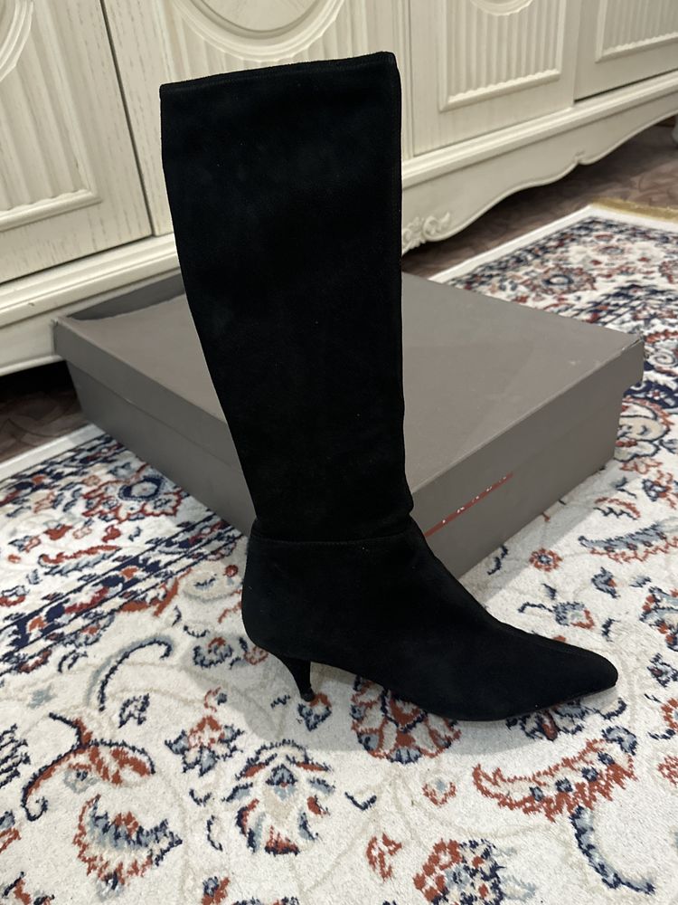 Продам сапоги Prada оригинал