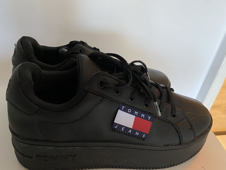 Tommy Hilfiger обувки