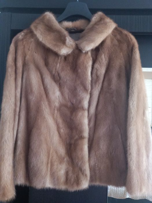 Haina blana de nurca