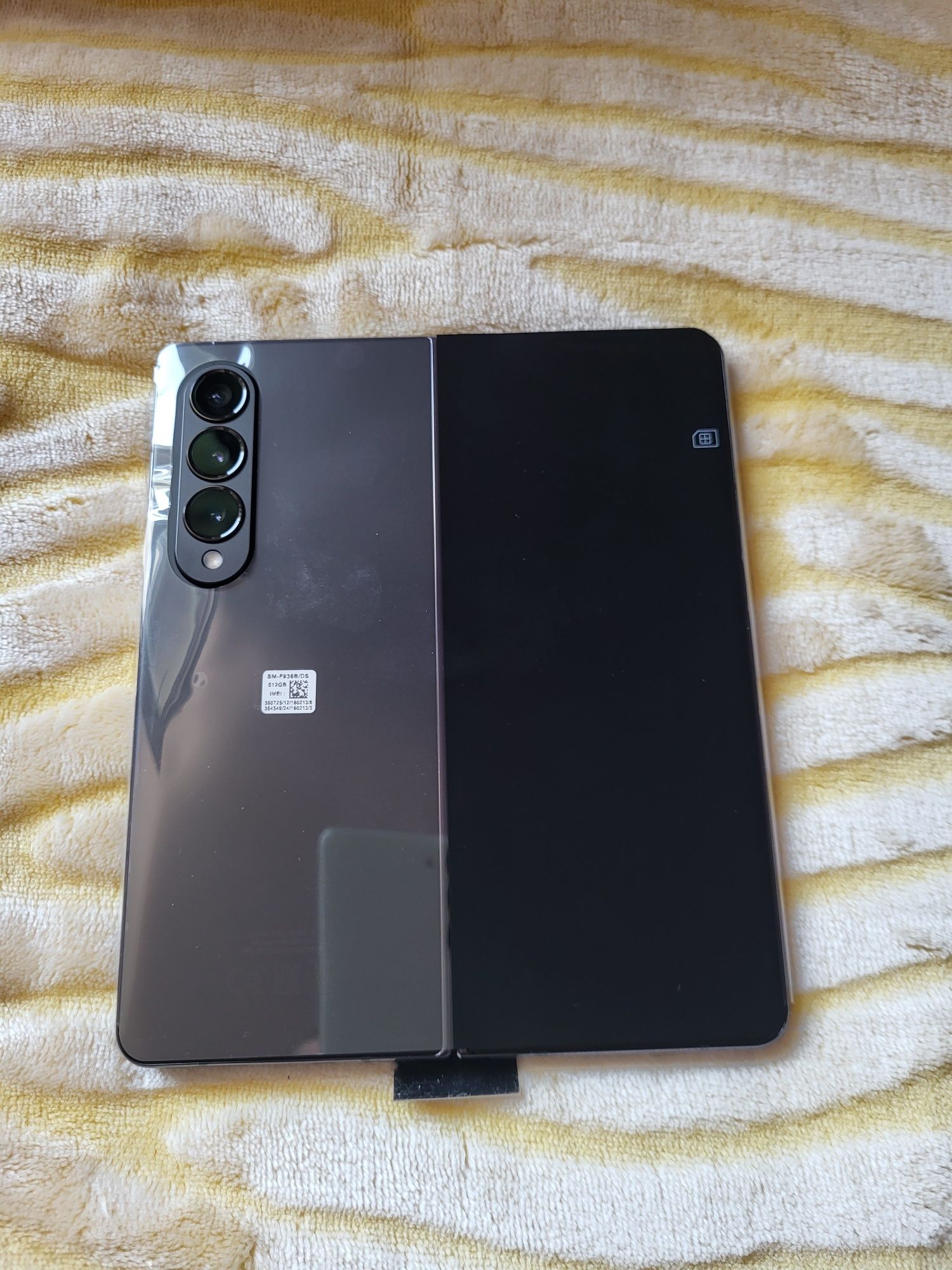 Samsung galaxy Z Fold 4 чисто нов