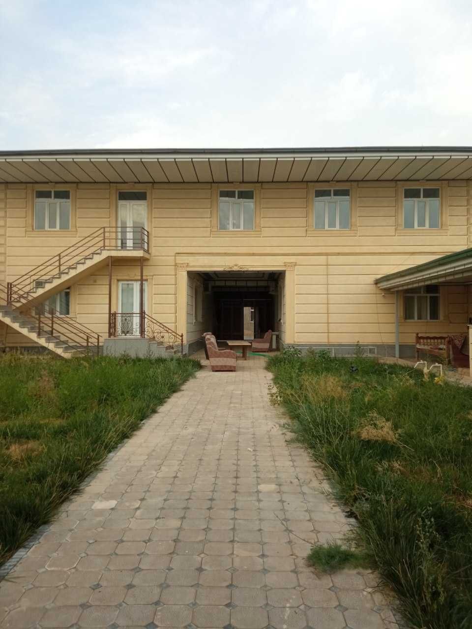 Янгиюль город махалля Дехконобод ул.Бустон ер дом 10 соток 2 уровня