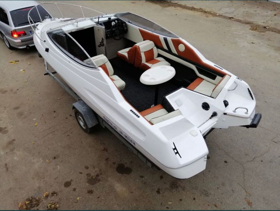 Barca Bayliner 6M SUA->Motor Suzuki 85cp 2 timpi