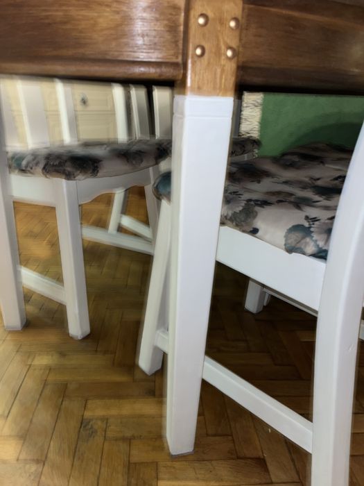 Трапезна маса и столове ,изцяло от естествено дъбово дърво