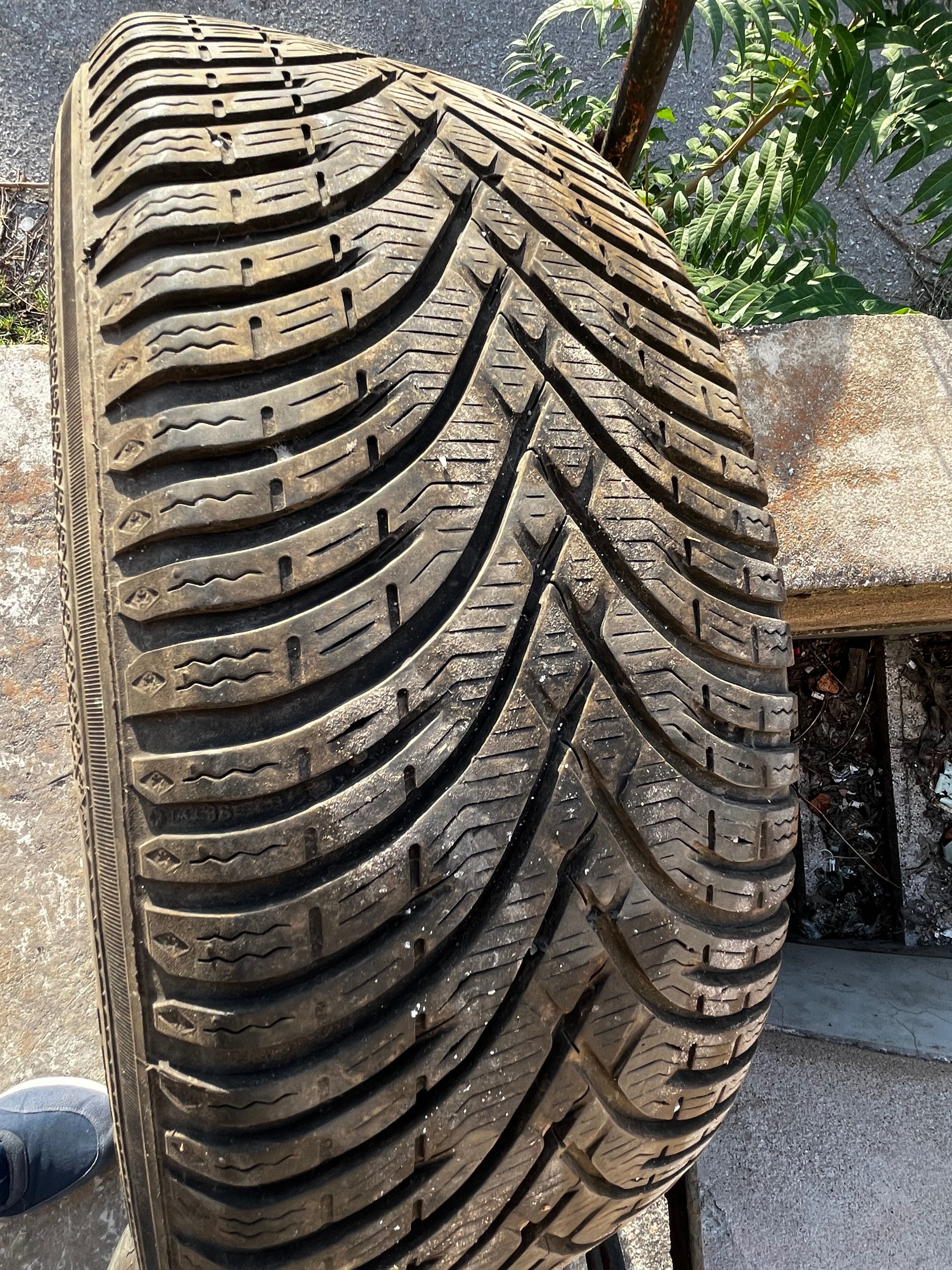 Комплект Зимни гуми Kleber 205/55/16, ориг.джанти и тасове BMW E9X,E8X