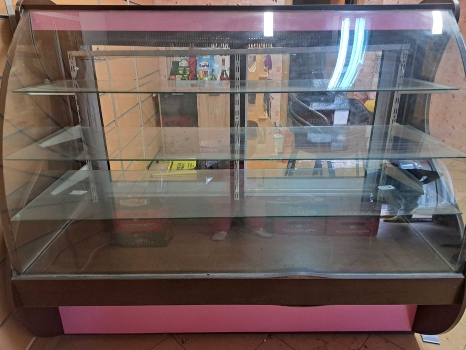 Витрина сладкарска