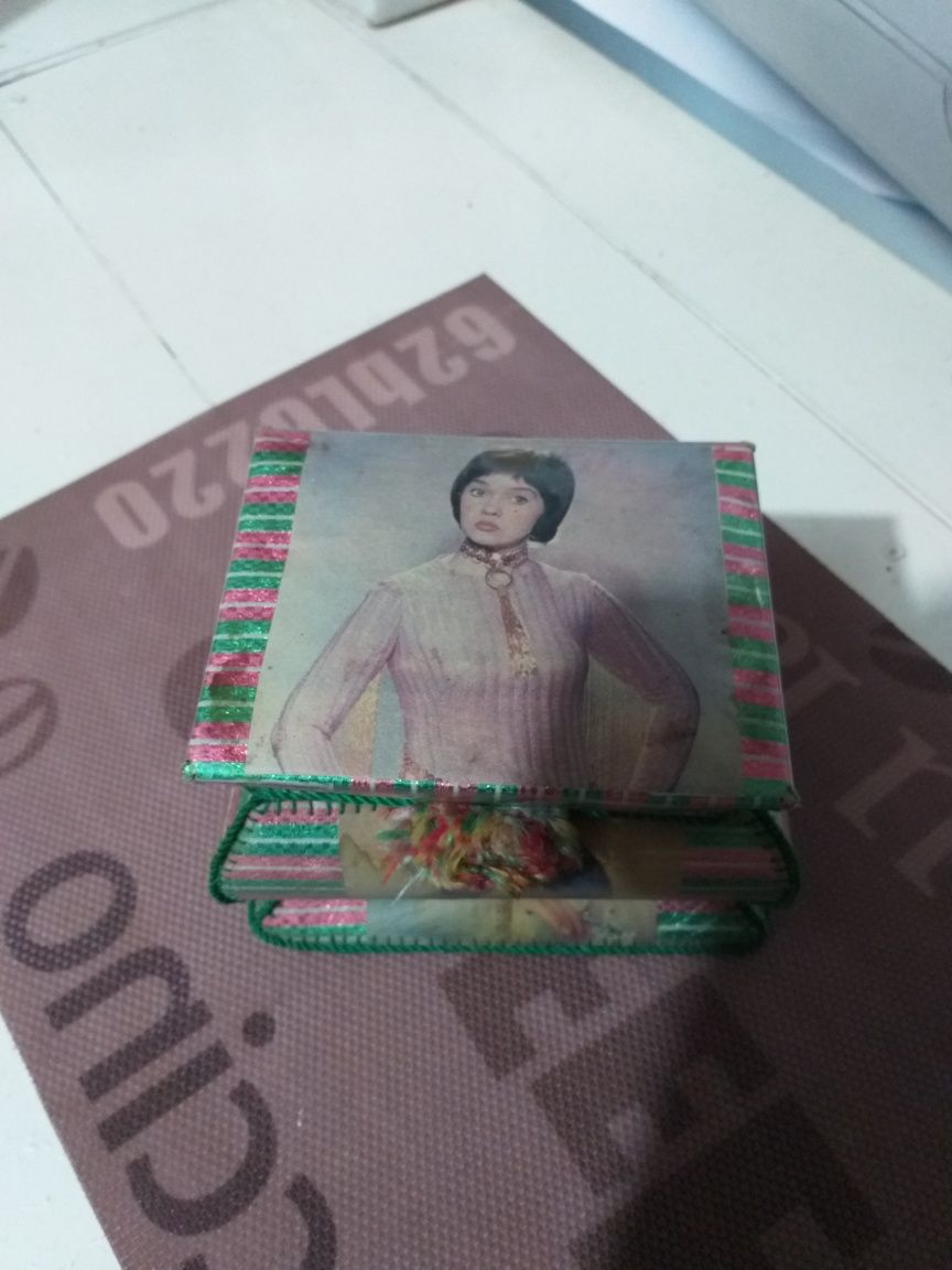 Cutie de Bijuteri Vintage Romaneasca