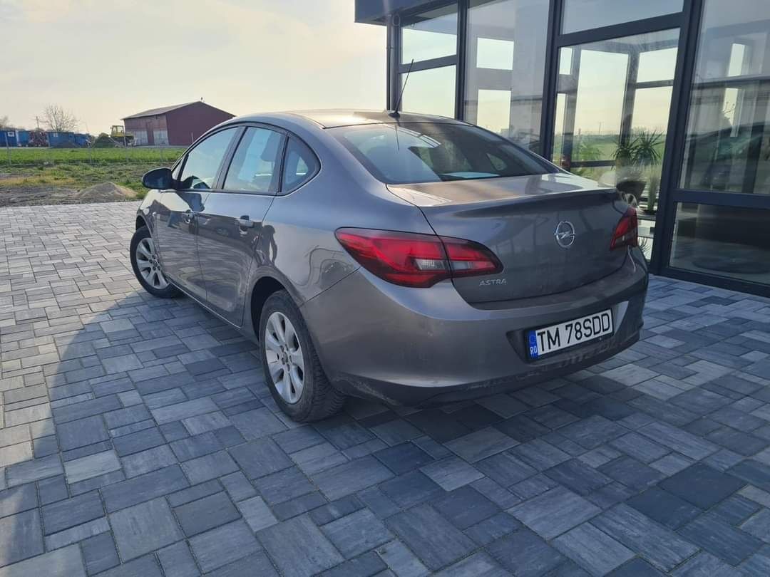 Vând Opel Astra j 2017