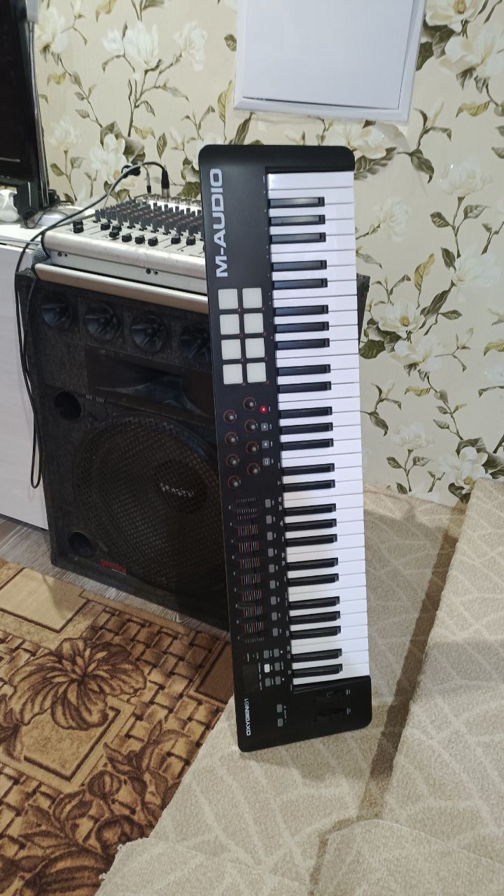 MIDI-Клавиатура M-Audio Oxygen 61 IV