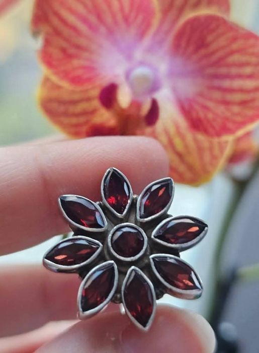 Сребърен пръстен с Гранати