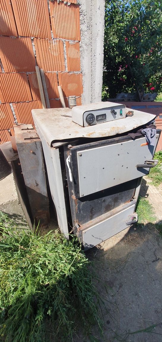 Vând centrala pe lemne 35 kw cu gazeificare, ventilator defect!