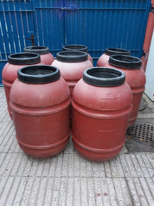 Butoaie plastic foarte groase cu capac cu filet și garnitură preț 100