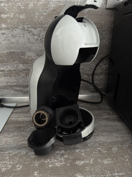 Кафе машина Krups - Dolce Gusto + приставка за Неспресо капсули