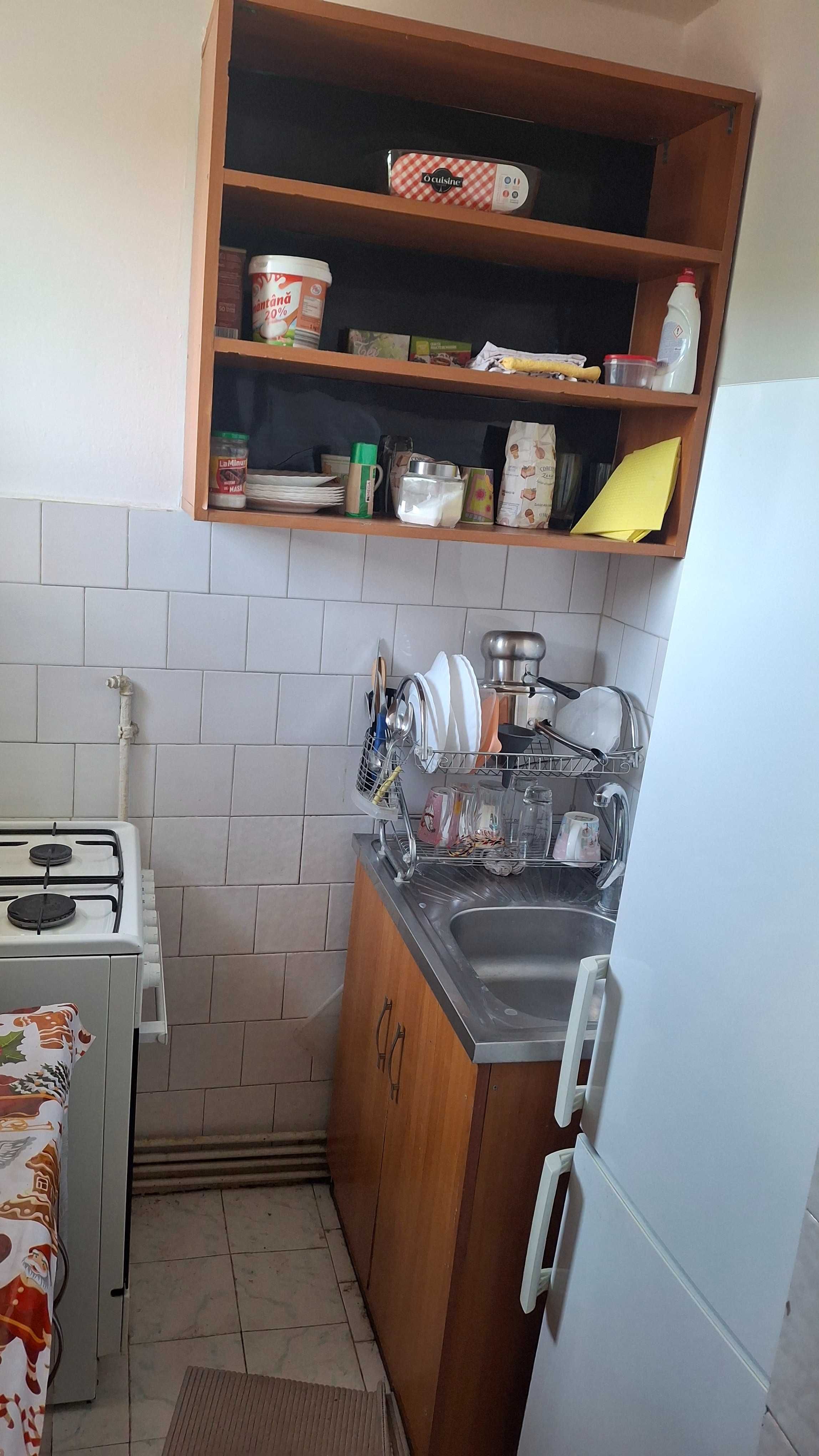 Inchiriez apartament