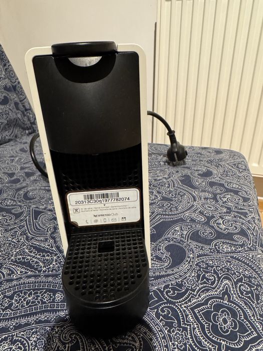 Espressor Nespresso Essenza mini alb