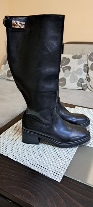 Нови дамски ботуши, кожени с цип страхотен модел