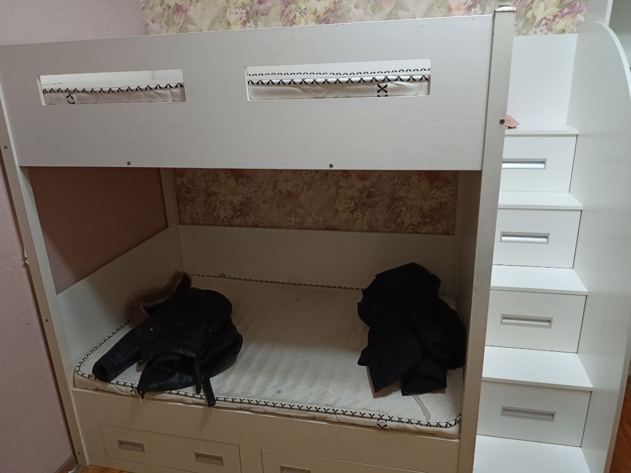 Продам двухъярусную детскую кровать в хорошем состоянии