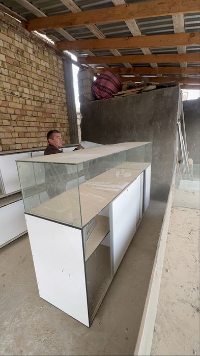 Стеклянная витрина, качественная новая