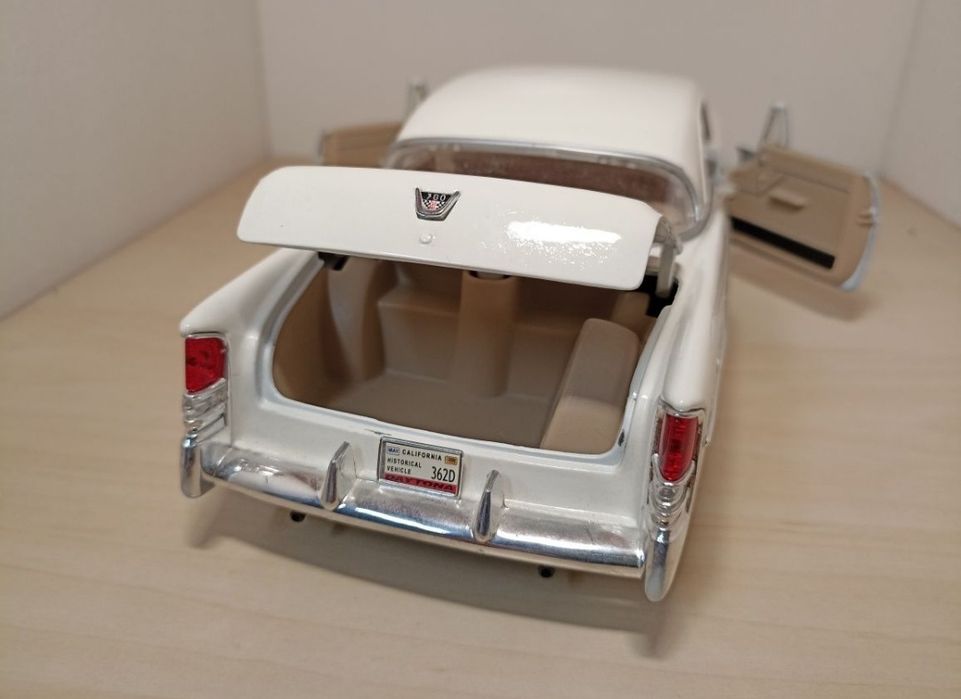 Chrysler 300B 1956
Scara 1:18
Maisto

Pozele reflectă realitatea. Se v