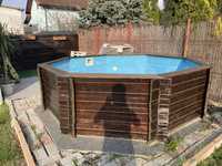 Vand piscina octogonala cu cadru din lemn pe piese
