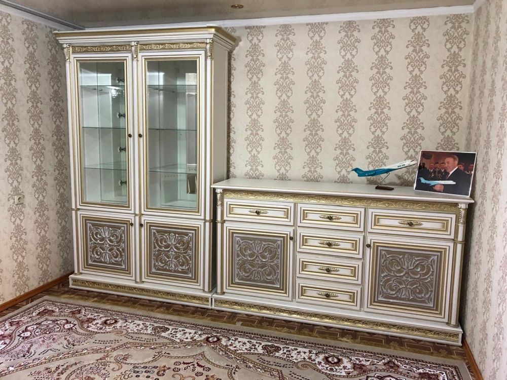 Продаётся комплект мебели для столовой в классическом стиле