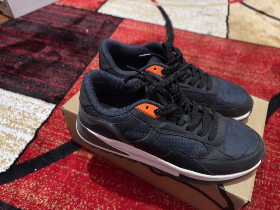 Adidasi sport ZARA negru cu portocaliu