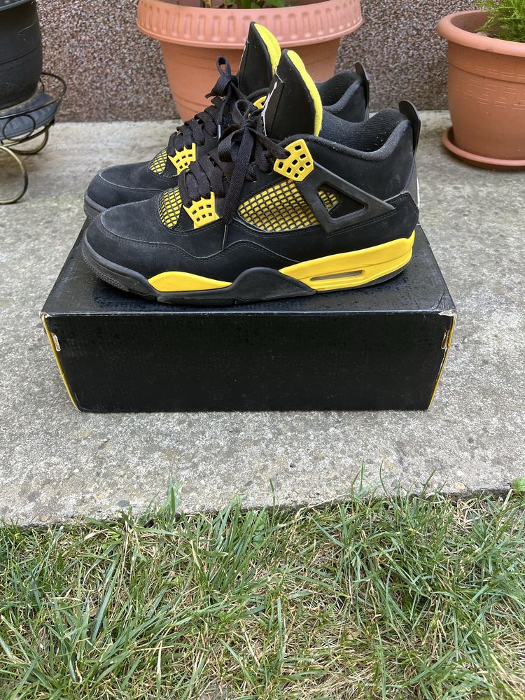Air Jordan 4 Retro Yellow Thunder