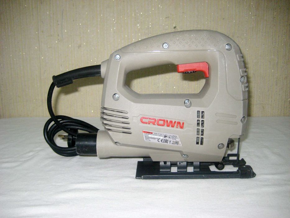 Лобзик CROWN оригинал почти новым состоянии!