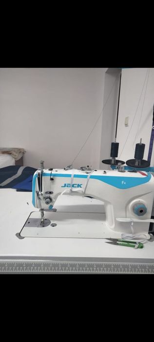 Продаётся швейная машинка