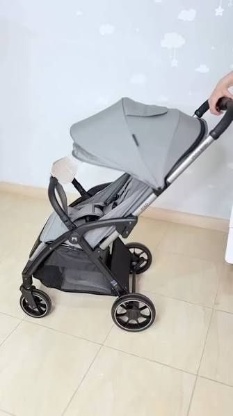 Продается детская коляска с автоматическим складыванием одной рукой.