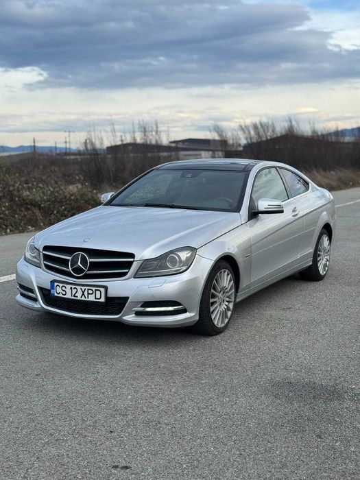 Mercedes C220 CDI W204 Coupe 99 k km Distronic Panoramic LED