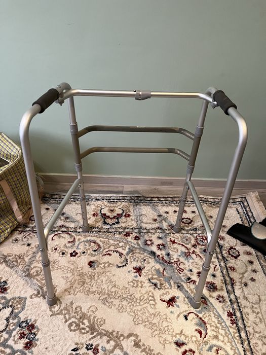 Ходунок для инволидная