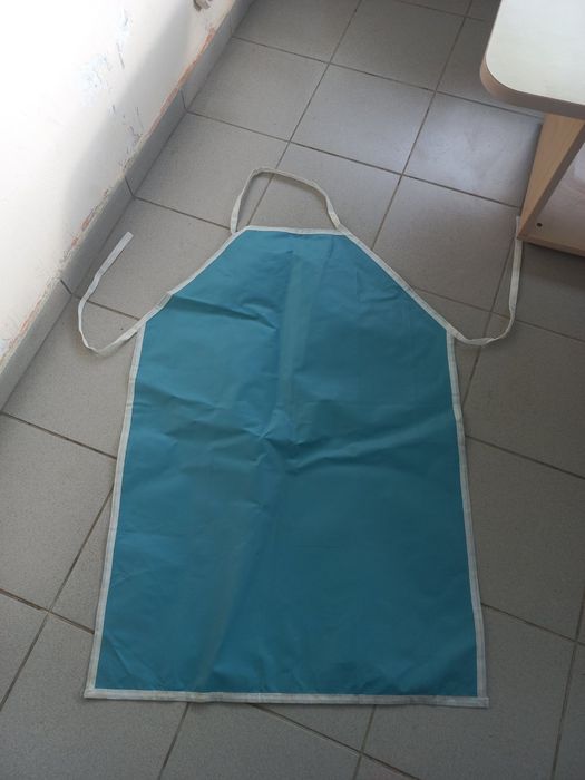 ГУМИРАНИ и водоустойчиви дълги престилки за мокри помещения