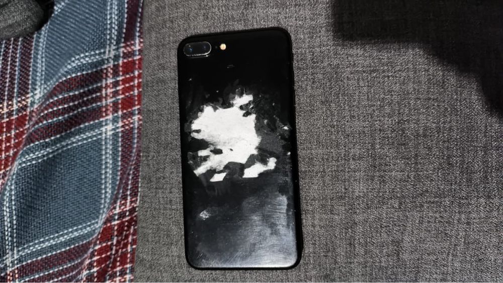 Айфон 7+ в хорошем состояний,минут камера и экран