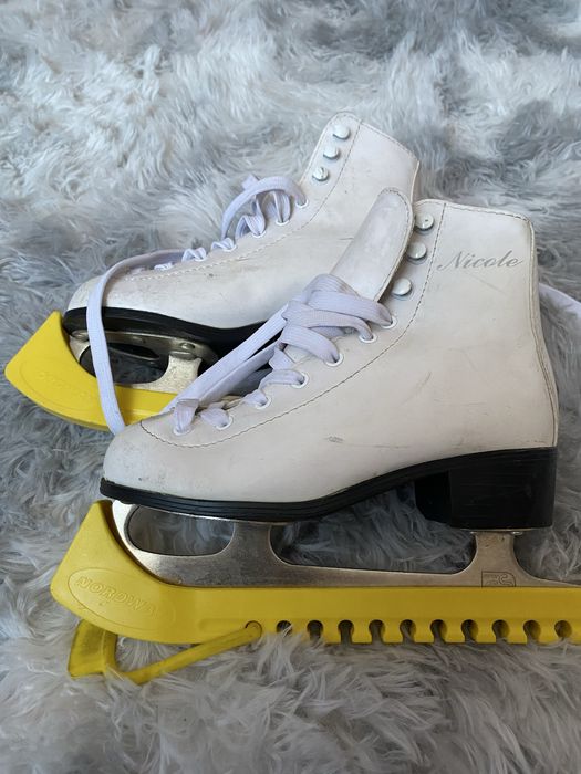 Продаются фигурные коньки ,  в хорошем состоянии, размер 33 - 7000 тг
