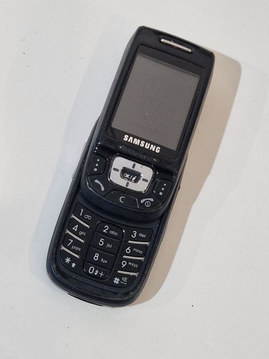 Telefon Samsung D500 funcțional doar cu încărcătorul in priza