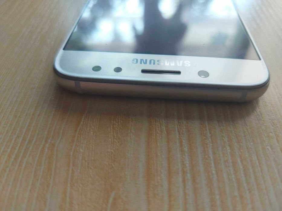 Мобилен телефон Samsung -J7