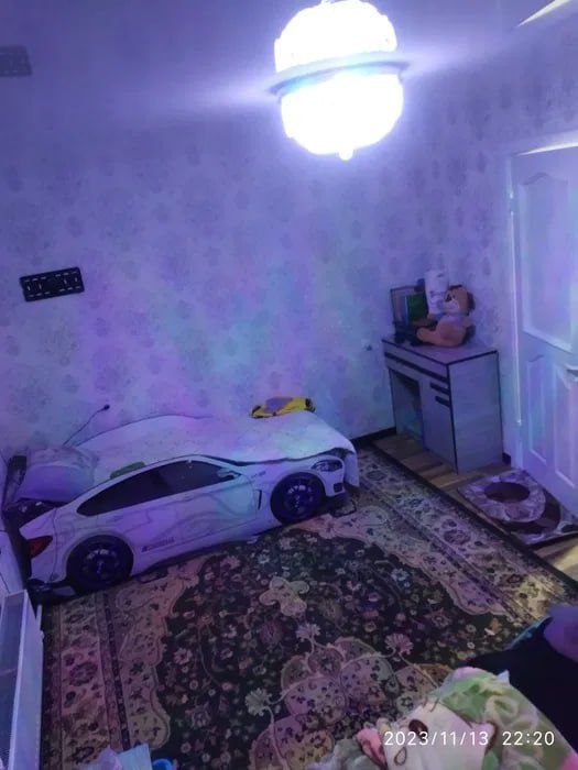 Срочно продаётся 1 комн.квартира  в Шайхантахурском районе  1 й этаж.