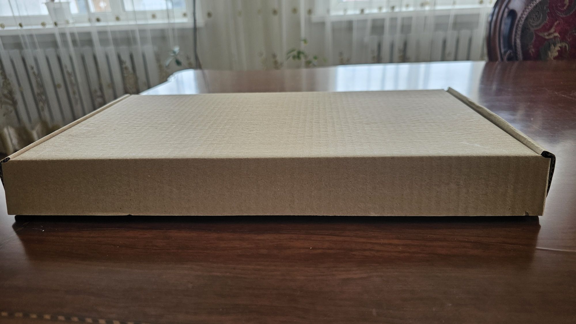 Продам подарочную коробку из гофры, размер 390×250×45 мм