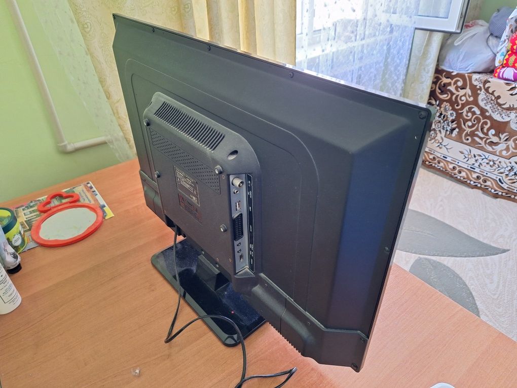 Продается нерабочий тв Elenberg 28"