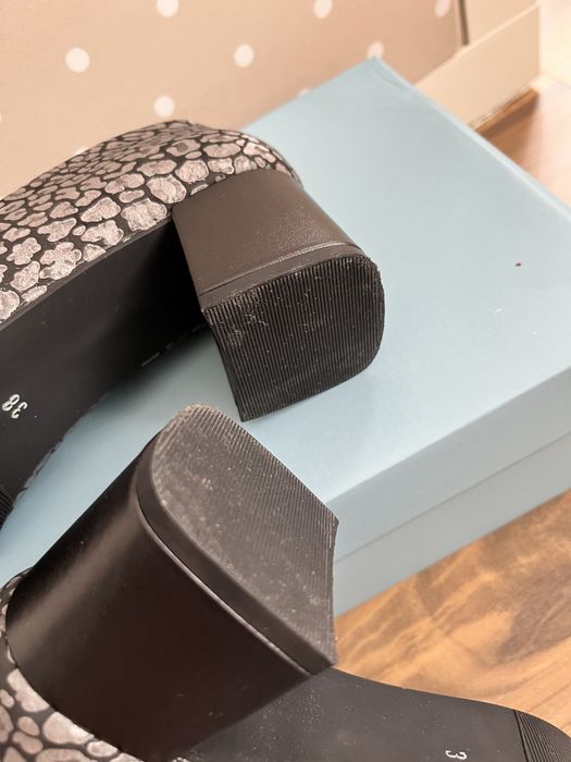 Черни официални обувки на нисък дебел ток