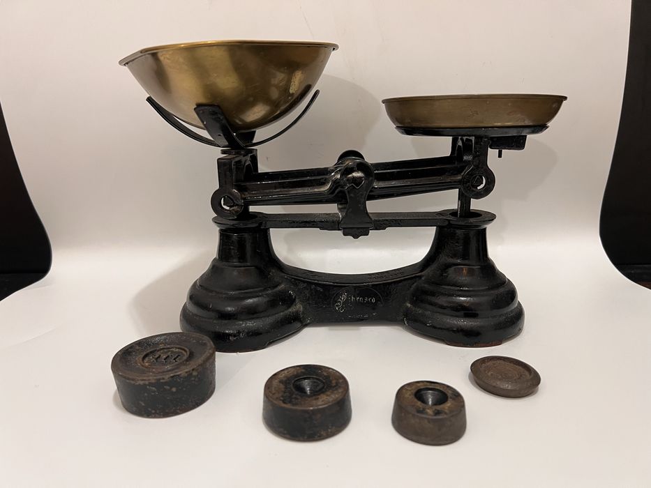 Cantar vechi marca Ibrasco prevazut cu 4 greutati.