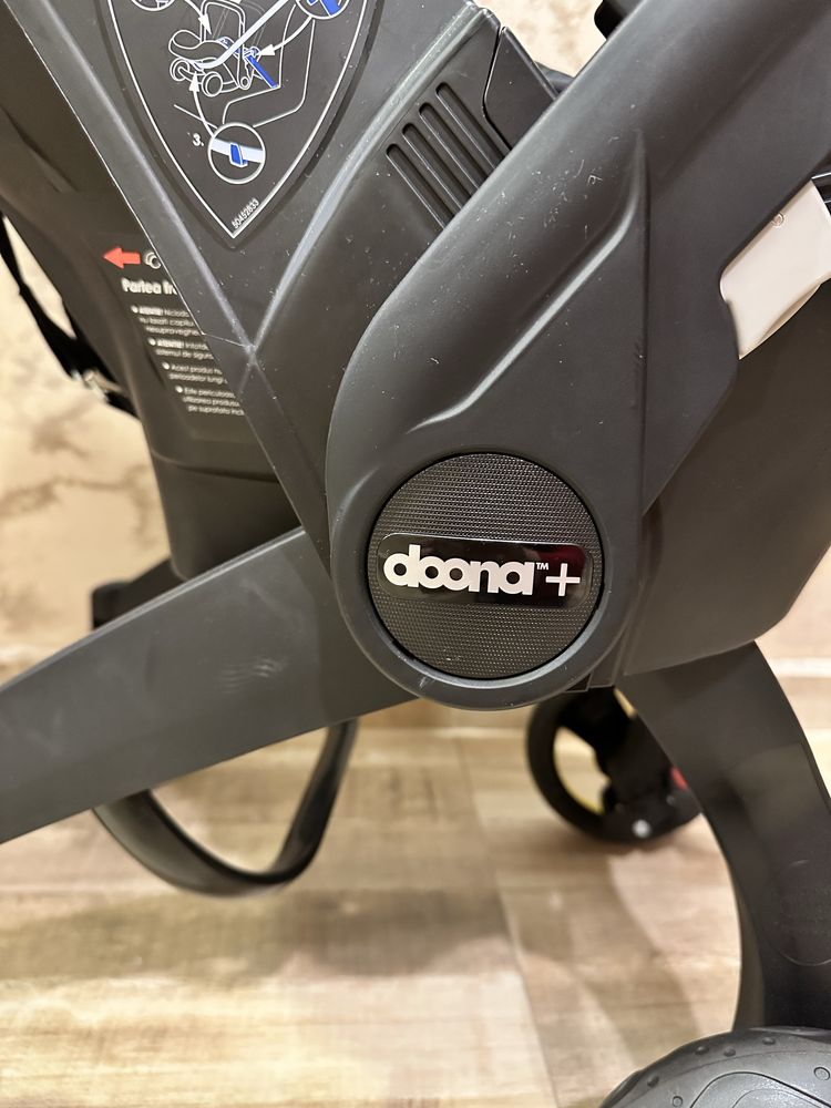 Doona столче за кола с шаси 2 в 1 flame red