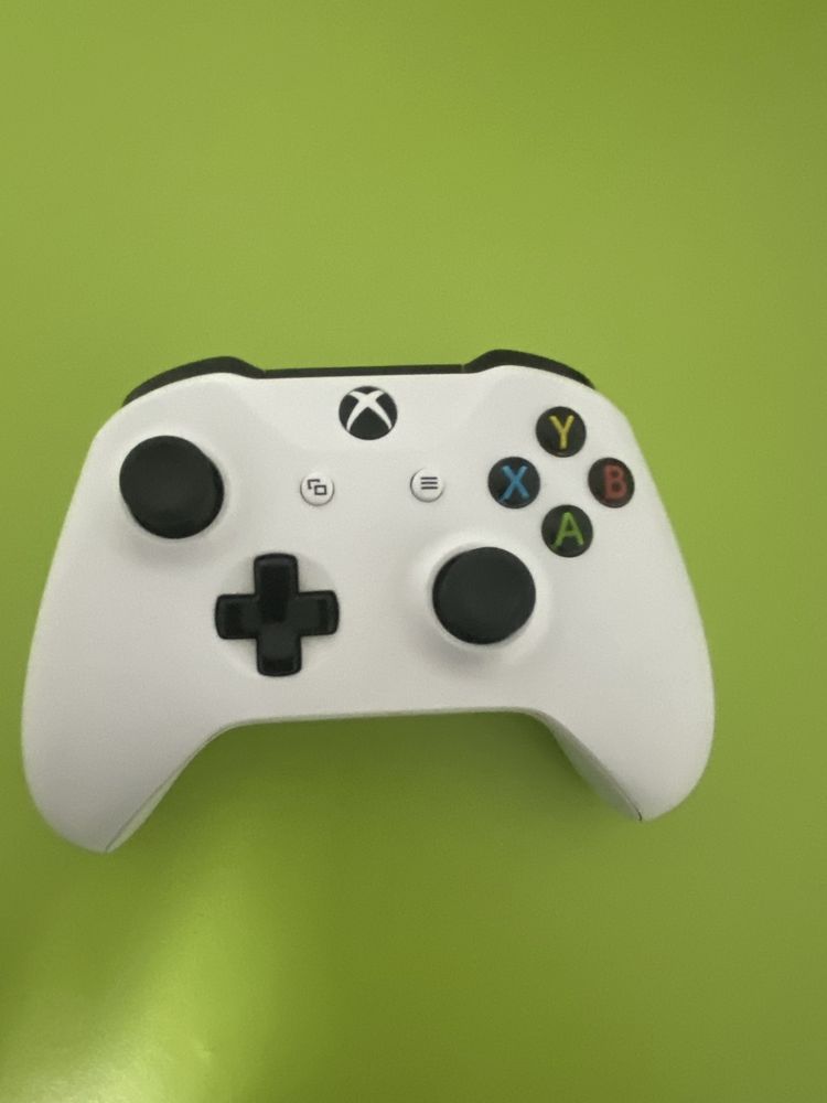 Vand Xbox One S 1tb Preț 750 RON usor negociabil