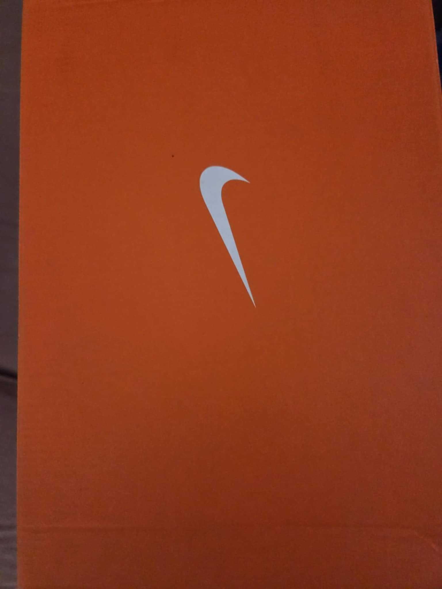 Футболни обувки за зала, Nike