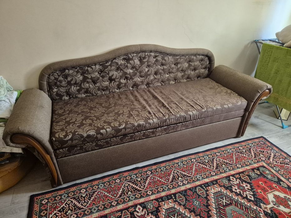 Диван книжка в хорошем состоянии  продам срочно