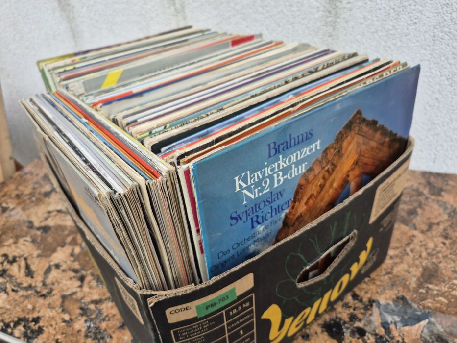 Vând un lot de 150lp discuri vinil muzică clasică mixtă pentru pick-up