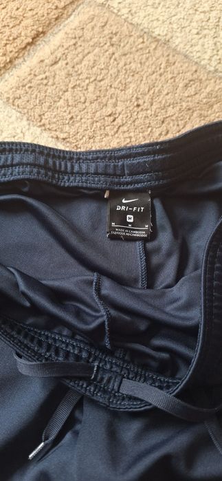 Vand pantaloni scurti ,marca Nike, marimea M