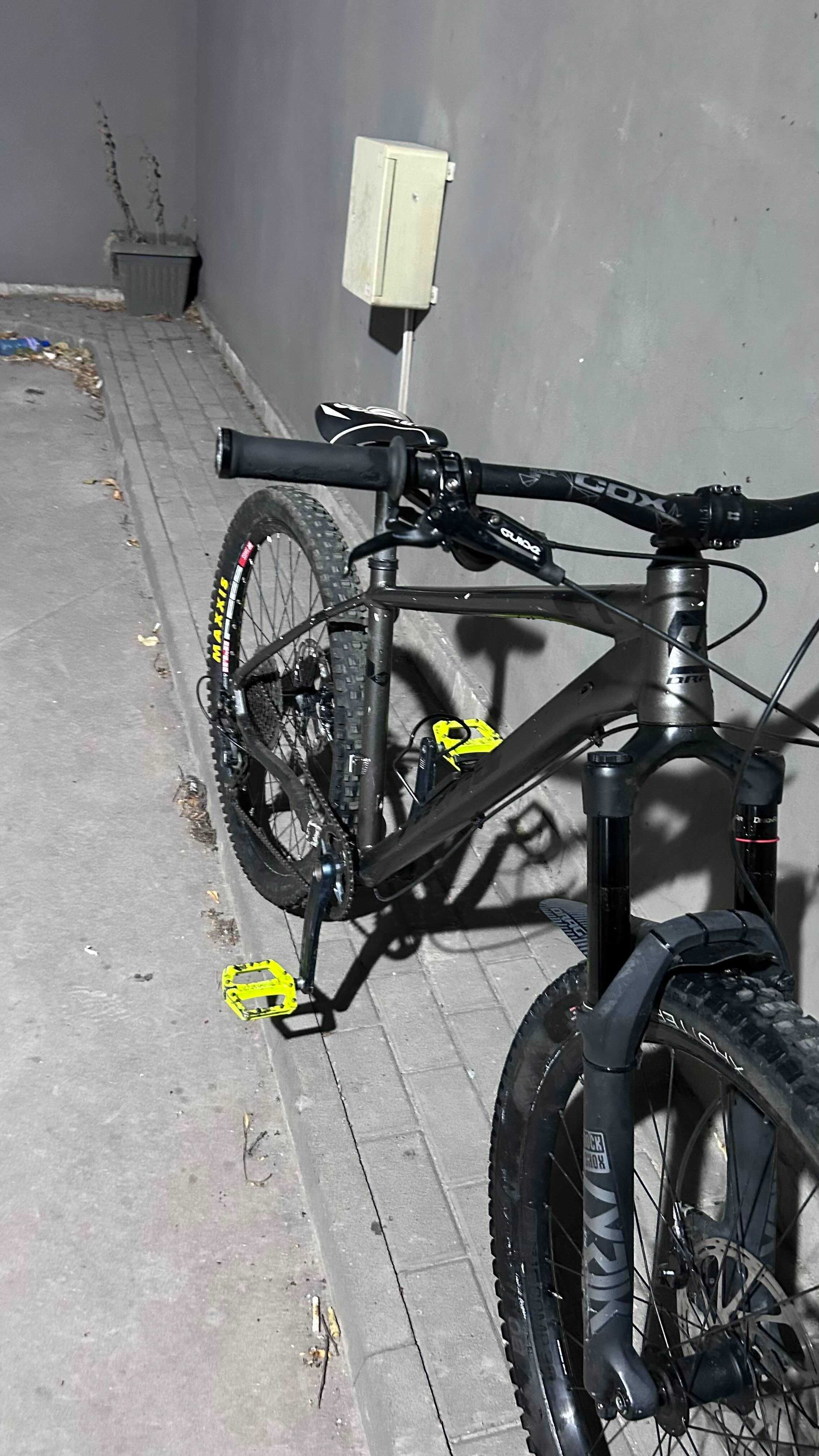 Продавам Drag Shift 27.5 – стегнат и готов за каране!
