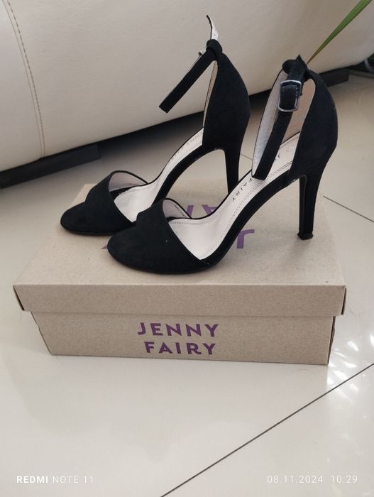 Дамски сандали с висок ток