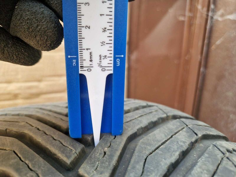 4 Michelin R18 235/40
всесезонни гуми 
DOT2422
